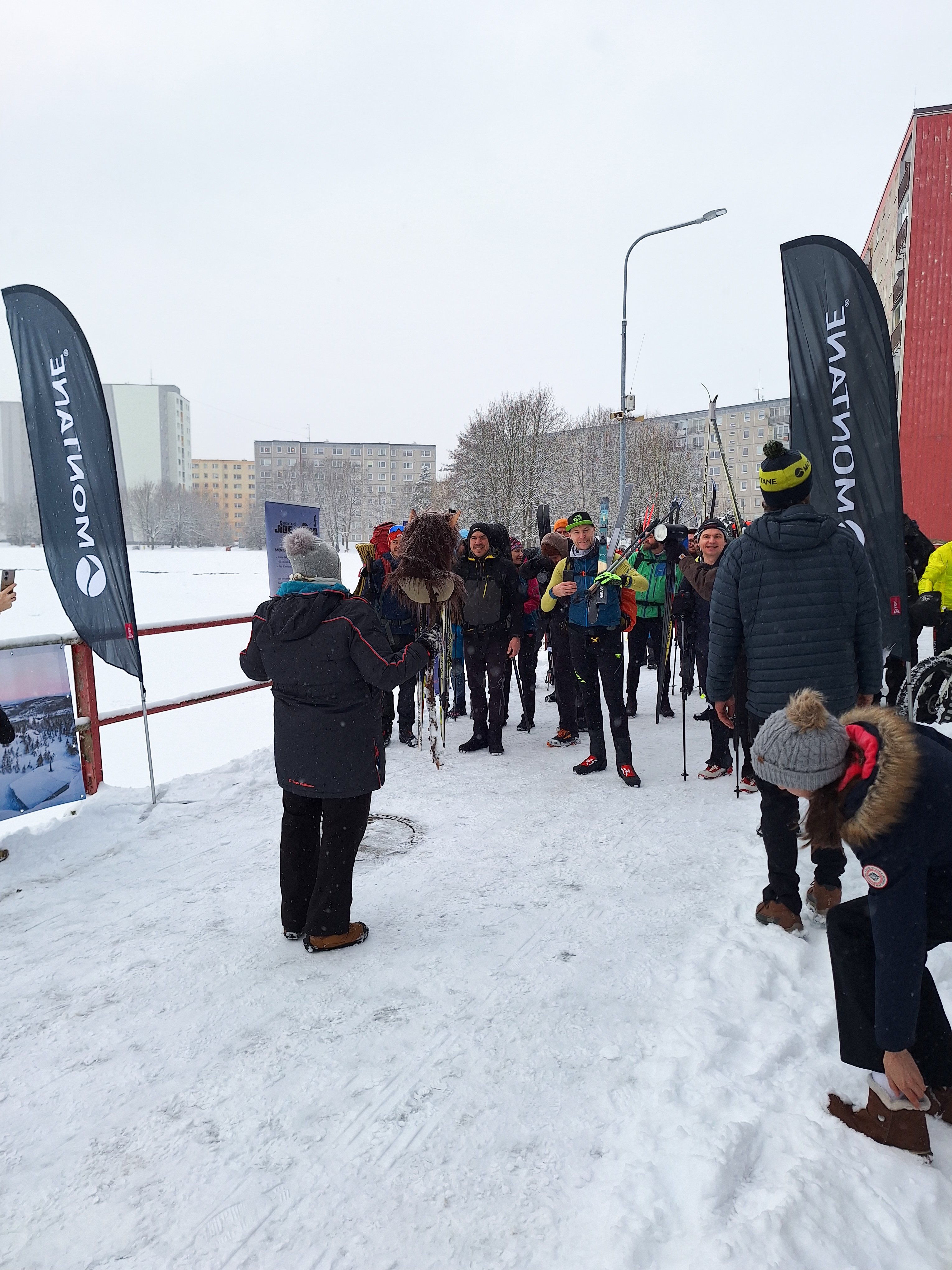 HERE THEY ARE, 25 ADVENTURERS AT THE START OF THE JIBE JAHA